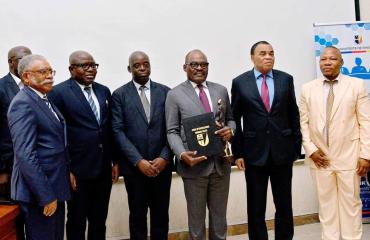 RDC : Nicolas Kazadi récompensé par un “Prix d'Excellence” pour ses performances exceptionnelles dans l'augmentation du budget de l'État