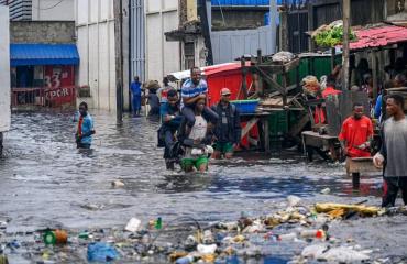 Une pluie diluvienne fait des dégâts et cause 19 décès