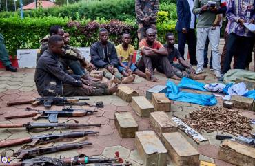 Ituri : 5 trafiquants d’armes arrêtés et 7 miliciens se rendent aux FARDC