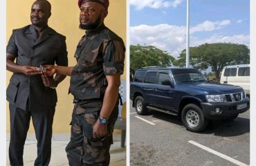 Uvira : un véhicule remis aux Wazalendo pour soutenir les efforts de sécurité