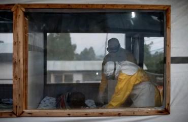 Ebola : un cas confirmé à Kinshasa, deux cas à Kampala, l’OMS appelle à une coordination et une coopération internationales
