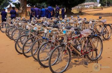 Lomami : des agents de l’état civil de Kabinda dotés de vélos pour améliorer leur mobilité