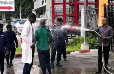 Kinshasa : le gouvernement ordonne l'interpellation immédiate d'un officier supérieur ayant agressé des médecins