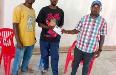 Baraka : le député national Nyamangyoku Ishibwela au chevet des victimes blessées lors des manifestations anti-taxes