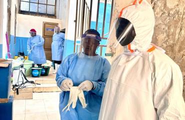 RDC : MSF alerte sur une épidémie d’Ebola qui « ne recule pas, elle se déplace »