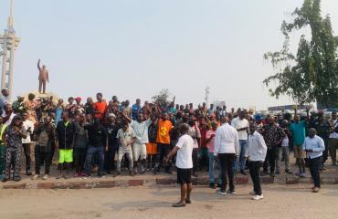 RDC-Marche de l’opposition : entre chants de mobilisation et dispositif policier, la manifestation prend couleur