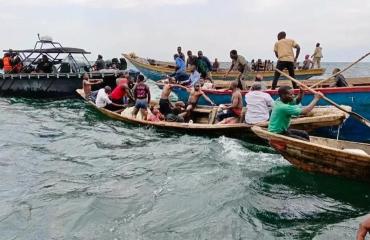 Équateur : une collision entre deux baleinières sur le fleuve Congo fait plusieurs disparus