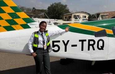 RDC : Julie Katembo décroche sa qualification de pilote multimoteur et ouvre une nouvelle voie aux jeunes Congolaises