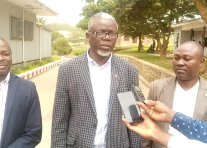 <p>Benjamin Devis (au milieu), responsable du programme de lutte contre le VIH/SIDA de l’UN à l’Est de la RDC. </p>