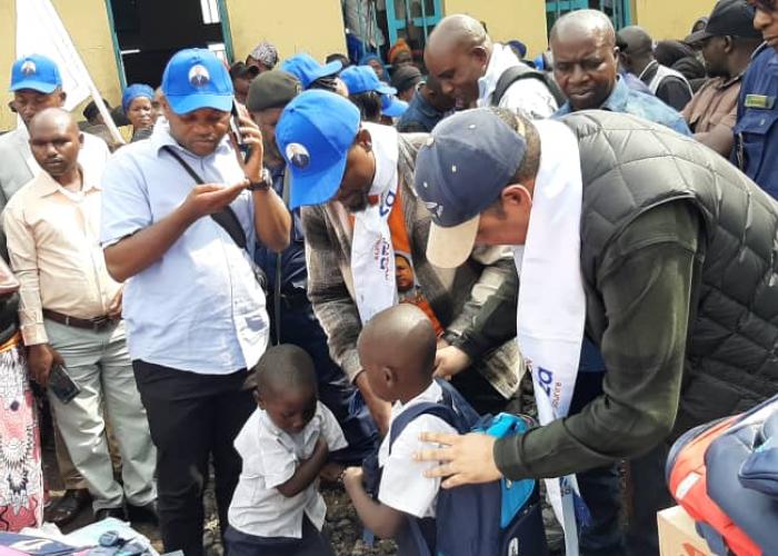 Nyiragongo : Singoma Mwanza soulage 1071 écoliers défavorisés en leur fournissant des kits scolaires