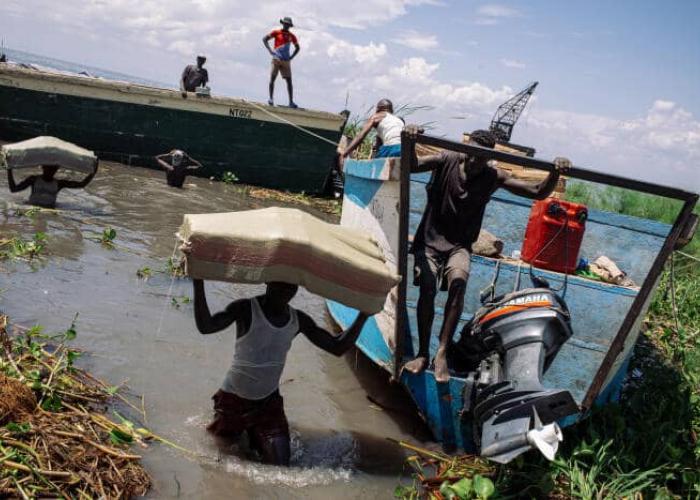 Des rescapés de la montée des eaux du lac Albert, entre une crise sanitaire et l'expulsion à Mahagi