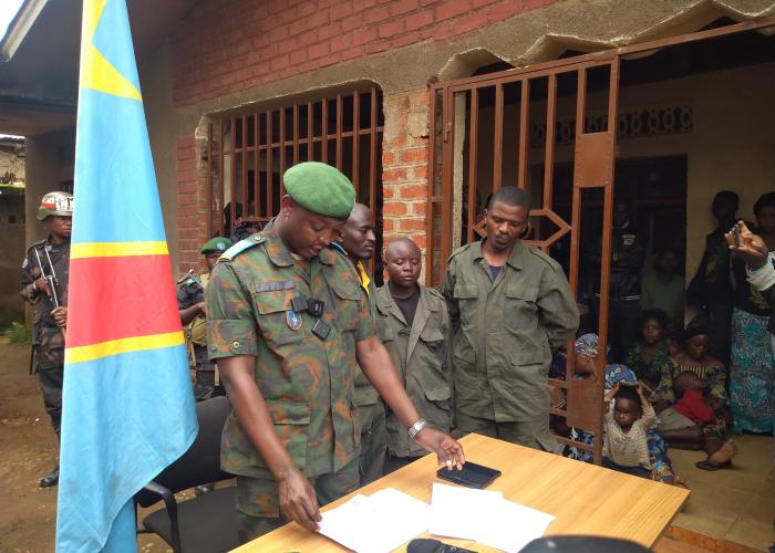 Nord-Kivu : des combattants M23 et ADF capturés, présentés par l’armée à Beni