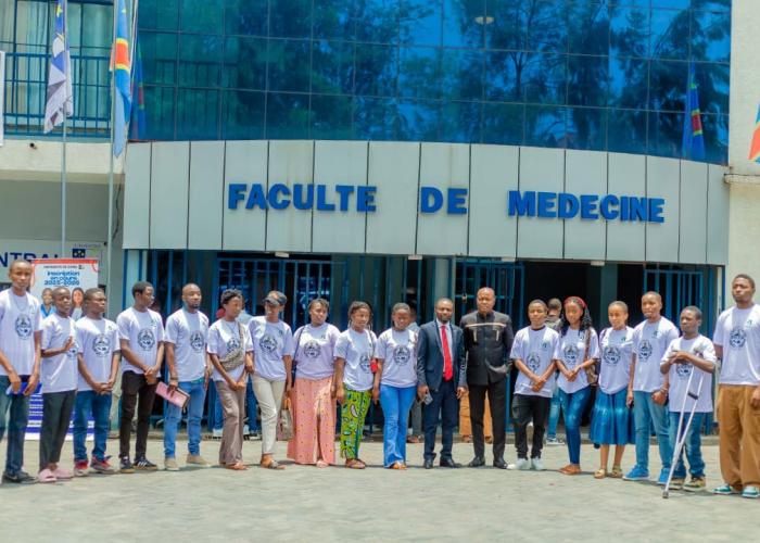Éducation : Vingt lauréats de la bourse Jean-Paul Waitswalo prennent officiellement leur inscription à l'Université de Goma